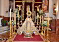La Virgen de Gracia porta en el besamanos el bastón de alcaldesa perpetua