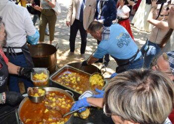 3.100 litros de estofado de ternera serán repartidos el 21 de mayo en la fiesta del Santo Voto