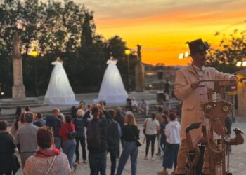 Velasco señala el éxito y la gran acogida de la Noche del Patrimonio Contemporáneo en una apuesta por la calidad y la excelencia de todas las actividades