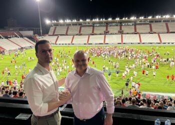 Villaescusa asiste al partido del ascenso del Atlético Albacete, “otro equipo de la ciudad que hace historia promocionando el deporte”