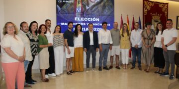 Manuel Serrano felicita a las tres parejas de Manchegos y Manchegas que representarán a la Feria de Albacete 2026 y serán grandes embajadores de nuestras señas de identidad