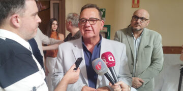 El diputado provincial Carlos Martín de la Leona resalta el compromiso social de VivELA y reclama avances en apoyo e investigación