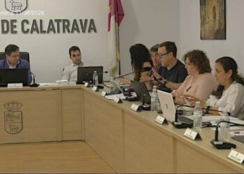 Valverde no logra aprobar los Presupuestos de 2026 tras negarse a negociar con el PSOE, que le insta a someterse a una cuestión de confianza