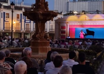 La Carroza del Teatro Real deleita un año más a Valdepeñas dentro de los actos del Seis de Junio de 1808