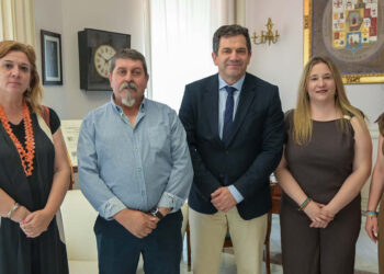 El alcalde de Horcajo de los Montes le plantea a Valverde nuevas inversiones y le agradece el incremento del apoyo económico de la Diputación a su pueblo