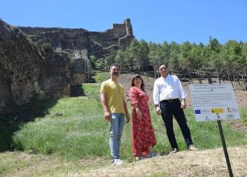 Las obras de rehabilitación de la muralla de Cañete financiadas por la Diputación de Cuenca superan el 80% de ejecución