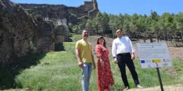 Las obras de rehabilitación de la muralla de Cañete financiadas por la Diputación de Cuenca superan el 80% de ejecución