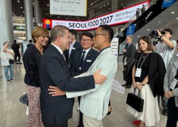 El presidente de Castilla-La Mancha, Emiliano García-Page, se marca como objetivo duplicar las exportaciones con la República de Corea