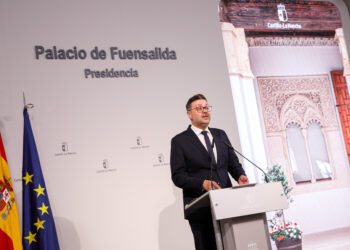 El Gobierno regional aprueba la convocatoria de ayudas para el uso de libros y materiales curriculares y las ayudas de comedor escolar