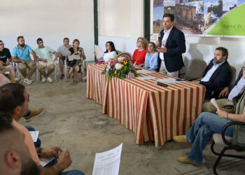 Valverde reafirma en Agudo, durante la reunión de la Lonja del Ovino, el compromiso de la Diputación con el sector agroganadero pese a no tener competencias