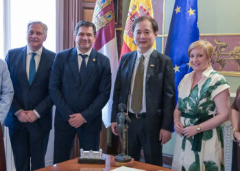 El presidente de la Diputación de Ciudad Real ofrece una recepción oficial al embajador de Japón en España tras su visita a FENAVIN Match