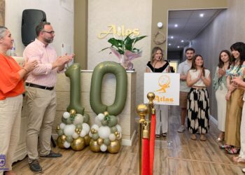 Navarro felicita a Atlas Fisioterapia por su 10º aniversario, como ejemplo del espíritu “emprendedor y valiente” de Tomelloso