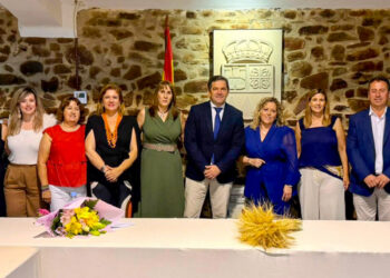 Valverde traslada el respaldo de la Diputación a la nueva alcaldesa de Puebla de Don Rodrigo y destaca la estabilidad institucional del municipio