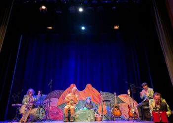 01/06/2026
Cultura
Dr. Sapo presentó en Torrijos su último espectáculo «Una canción de papá»
DR. SAPO PRESENTÓ EN TORRIJOS SU ÚLTIMO ESPECTÁCULO “UNA CANCIÓN DE PAPÁ” Torrijos, 1 de junio de 2026.– El auditorio del Palacio de …