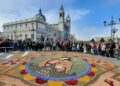 La accesibilidad, presente en los trabajos de los alfombristas que decorarán con flores Madrid esta madrugada