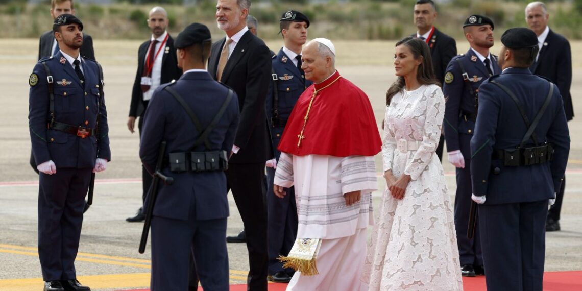 León XIV invita a España «a abandonar las narrativas divisivas y polarizantes»