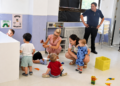 El Gobierno regional pone a Cañizares como ejemplo de una política que abre escuelas infantiles y fija población en el medio rural