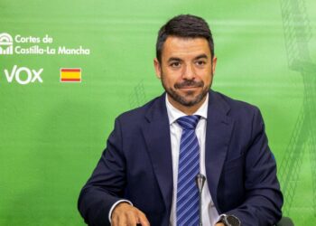 VOX CLM exige a Page responsabilidades por el abandono de la sanidad, el desmantelamiento de retenes forestales y el «tercermundismo» en las aulas