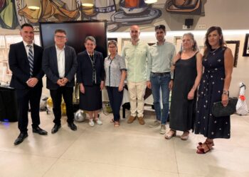 José González acompaña al Colegio Ave María en la clausura de los actos de su 80º aniversario, reconociendo ocho décadas de compromiso educativo y social en La Estrella