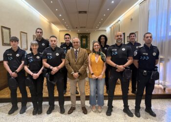 El alcalde da la bienvenida a los cinco nuevos agentes de Policía Local que inician su periodo de prácticas en Talavera