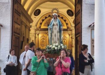 La imagen de La Milagrosa recorrió las calles de La Veguilla