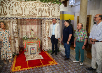 La Delegación del Gobierno tramitará un informe favorable para que el Corpus Christi de Lagartera se convierta en Fiesta de Interés Turístico Nacional