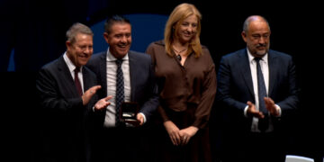 La UCLM reconoce a la Diputación de Albacete en la Gala de su 40º Aniversario por una alianza que lleva conocimiento, ciencia, oportunidades y futuro al territorio