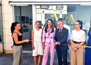 El alcalde destaca el emprendimiento y la creatividad en la inauguración de «Archidonna»