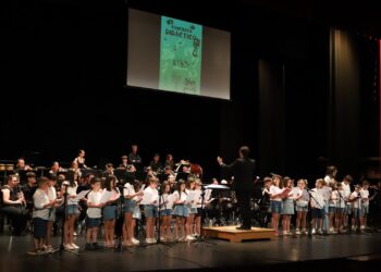 El concierto didáctico de la Banda Juvenil de la AMC ‘Julián Sánchez-Maroto’ contagió “el virus de la música” al público de Manzanares