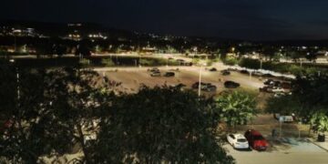 El Ayuntamiento pone en funcionamiento el nuevo alumbrado solar del aparcamiento disuasorio de Santa Teresa