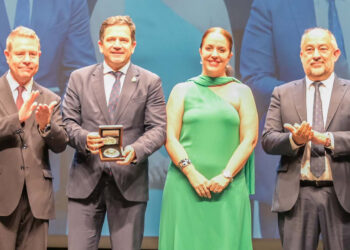 Valverde pone en valor el papel decisivo de la Universidad de Castilla-La Mancha en el desarrollo provincial y en la retención de nuestro talento durante la Gala del 40 aniversario de la institución académica