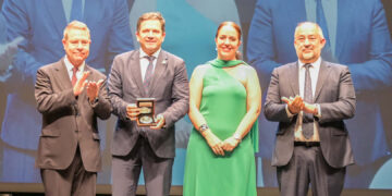 Valverde pone en valor el papel decisivo de la Universidad de Castilla-La Mancha en el desarrollo provincial y en la retención de nuestro talento durante la Gala del 40 aniversario de la institución académica