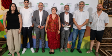 José Antonio Gómez asiste a los Premios Regionales de Medio Ambiente con reconocimientos al Jardín Botánico y a la empresa hellinera Areniscas Rosal