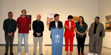 Francisco Navarro invita a visitar la exposición de carteles de la Feria de Albacete 2026 para disfrutar de nuestro evento más internacional a través de 24 miradas artísticas diferentes