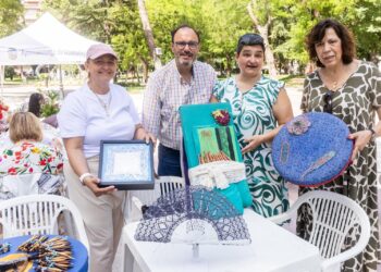 Veinticuatro horas de paciencia y arte con el III Maratón de Bolillos en La Concordia