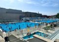 Más de 850 personas disfrutan del primer día de apertura de la piscina al aire libre María Luisa Cabañero