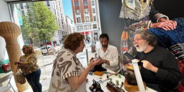 Ana Pérez destaca la consolidación del Erató Fest como una cita cultural imprescindible que une patrimonio, música, danza y artesanía