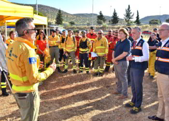 Un centenar de efectivos hacen frente al fuego en veinte hectáreas en las quemas controladas en el entorno de Puertollano