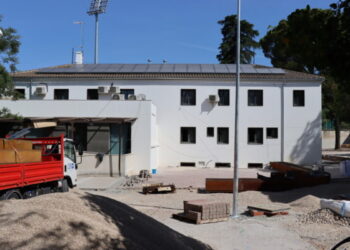 El alcalde visita las obras de rehabilitación del parque de la integración que recupera espacios para el uso de entidades sociales y vecinos