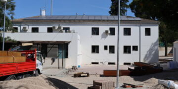 El alcalde visita las obras de rehabilitación del parque de la integración que recupera espacios para el uso de entidades sociales y vecinos